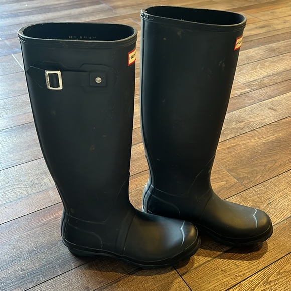 Women’s original tall, hunter boots, color black size 8 - Picture 2 of 7